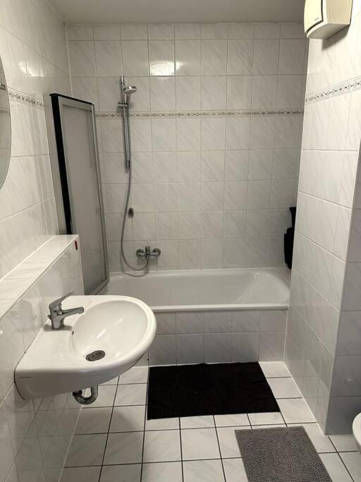 2-Zimmer-Wohnung Mit Balkon & Guter Anbindung In Ашафенбург Екстериор снимка
