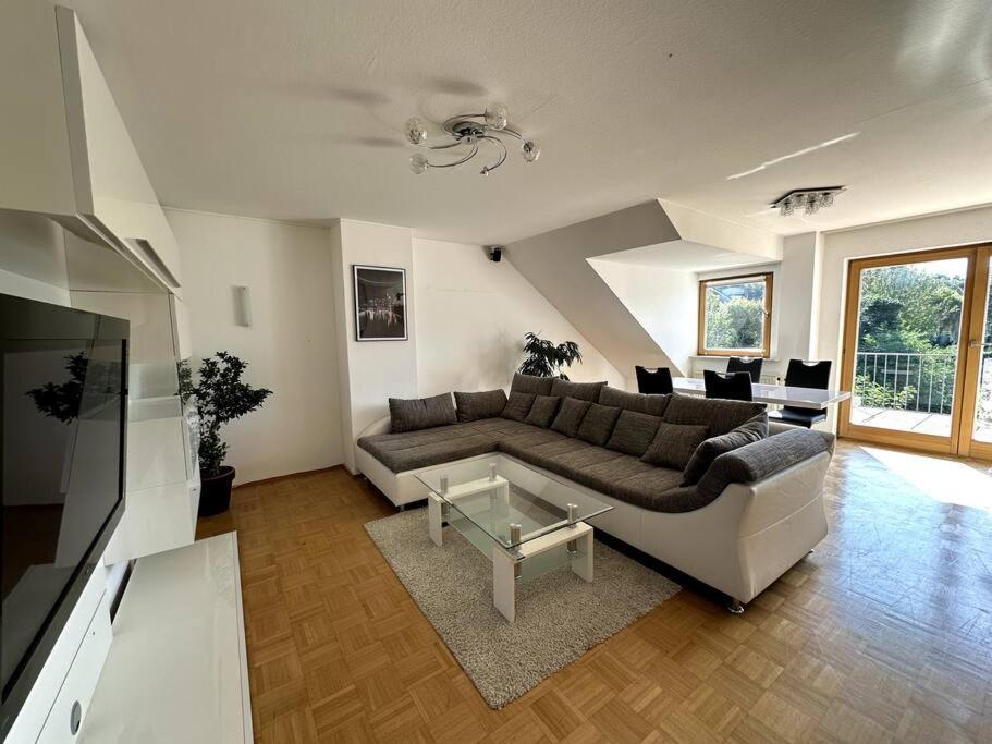 2-Zimmer-Wohnung Mit Balkon & Guter Anbindung In Ашафенбург Екстериор снимка